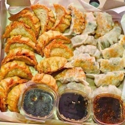 เกี๊ยวซ่าหน้าบ้าน
