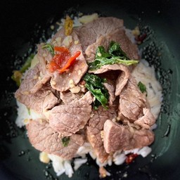 กระเพราเนื้อสด