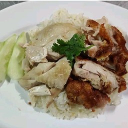 ข้าวมันไก่ต้มผสมไก่ทอด