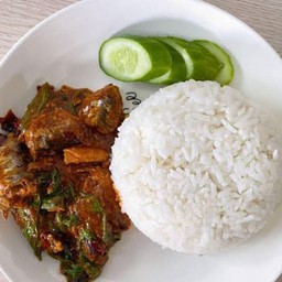 ข้าวเครื่องแกงปลากระป๋อง