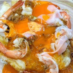 กุ้งกระเทียมไข่เยิ้มราดข้าว