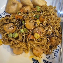 ผัดบะหมี่เกาหลีไก่เผ็ด