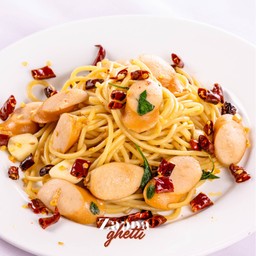 สปาเก็ตตี้ผัดพริกแห้งไส้กรอก