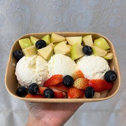 กรีกโยเกิร์ต 3 สกู๊ป ฟรี ผลไม้ 4อย่าง