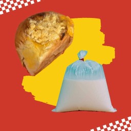 นมสดร้อน+ปังปิ้งไส้ทะลักเนยไก่หยองน้ำสลัด