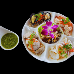ซีฟู้ดลวกจิ้ม (กุ้ง หมึก ปลา หอย)