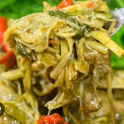 หมกหม้อหน่อไม้หมูสามชั้น