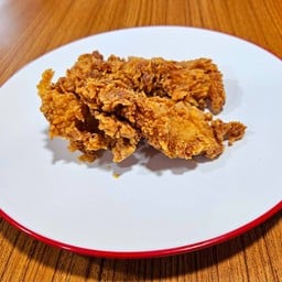 tOss' - พาสต้าเส้นสด และ ไก่ทอดสูตร Signature (tOss' - Pasta and Fried Chicken) ศาลาแดง