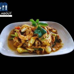 ผัดผงกะหรี่ ทะเล