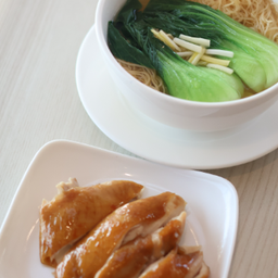 บะหมี่น้ำ น่องไก่ซีอิ๊ว 酱油鸡腿汤面 Soya Chicken Thigh Noodle