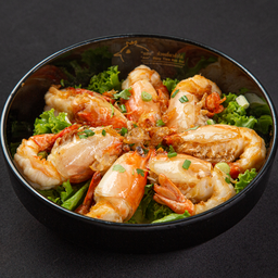37.กุ้งใหญ่ทอด 7 ตัว Fried prawns 7 pcs.