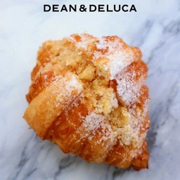 Apple Crumble Croissant