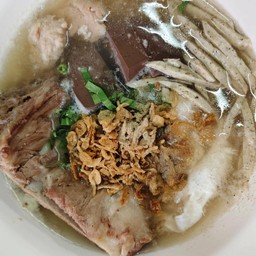 ก๋วยจั๊บญวนพิเศษใส่ไข่