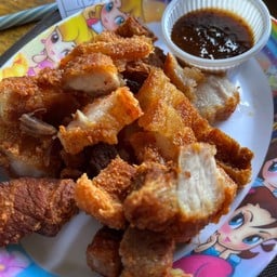 สามชั้นทอดน้ำปลา