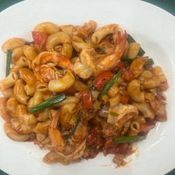 ผัดมักกะโรนีกุ้ง