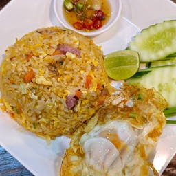 ข้าวผัดแหนม