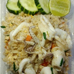 ข้าวผัดปลาหมึก