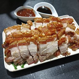 หมูกรอบล้วน 3ขีด (พร้อมน้ำจิ้มหวาน,ซีฟู้ด)