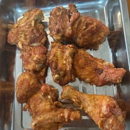 ไก่ทอด ชายใหญ่