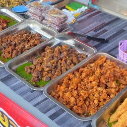 ครัวหลังเริน Halal -