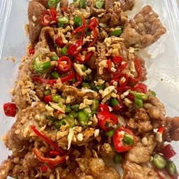 ข้าวไก่ชิ้นทอดกระเทียม ใส่พริก