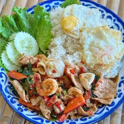 ข้าวกระเพราโคตรถาดยายเพลิน