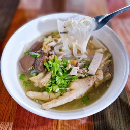 ก๋วยจั๊บญวนเพ็ญวดี หน้า 7-11 บางปูวิลล่า 2