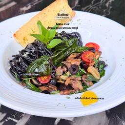 สปาเก็ตตี้เส้นดำผัดหอยลาย