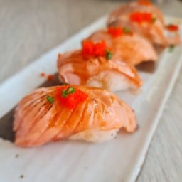 ST07 Salmon Teri set 5 pcs.Iซูชิแซลมอนย่าง 5คำ
