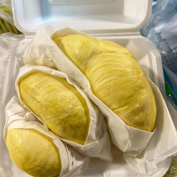 พูม่าทุเรียน ตลาดพันท้ายมาร์เก็ต