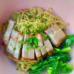 บะหมี่แห้งหมูกรอบ