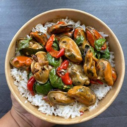 ข้าวกะเพราหอยแมลงภู่