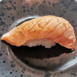 SH12 Salmonteri sushi l ซูชิแซลมอนเบิร์นไฟ