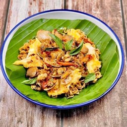 ผัดมาม่าพริกเผาหอยลาย