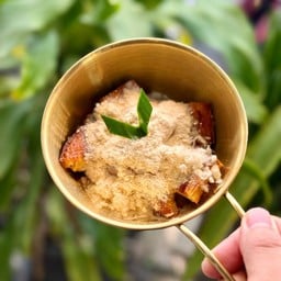 ขนมปังปิ้งเนยน้ำพริกเผาไก่หยอง