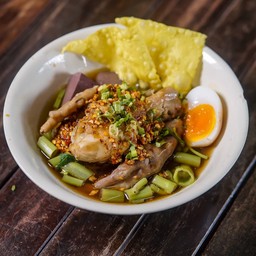 ก๋วยเตี๋ยวไก่ตุ๋น น้ำใสต้มยำ