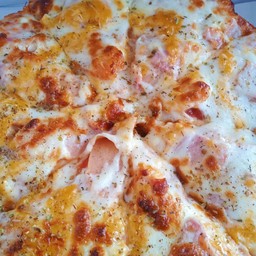 พิซซ่า ไส้กรอกแฮม