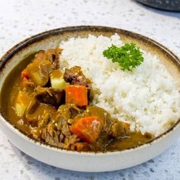 ข้าวแกงกะหรี่เนื้อตุ๋น Japanese Beef Curry
