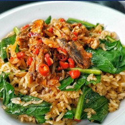 ข้าวผัดปลากระป๋อง