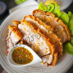 หมูกรอบล้วน 4ขีด (พร้อมน้ำจิ้มหวาน,ซีฟู้ด)