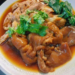 ขาหมูรวมเป็นกับข้าวชุดใหญ่ใจถึงอิ่มอร่อยสุขสันต์มีความสุข