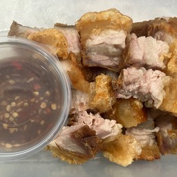 หมูกรอบ 1 ขีด (กับข้าว)