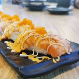 SH13 Salmon spicy sushi l แซลมอนอบุริสไปซี่ ซูชิ
