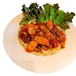 สปาเก็ตตี้ซอสมะเขือเทศไส้กรอก