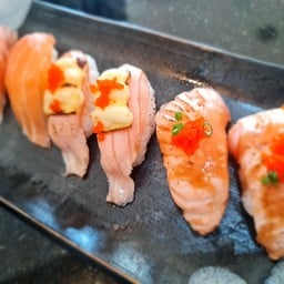 ST09 Salmon Nigiri set 6 pcs. I ซูชิแซลมอน 6คำ  ●ดิบ2 ●เทอริ2 ●ชิส2