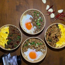 กะเพราไข่เยิ้ม - สาคู