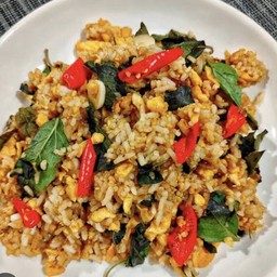 ข้าวกระเพราคลุกฝุ่น