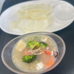 เส้นใหญ่ทอดกรอบราดหน้าไก่