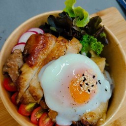 ข้าว ไก่ย่าง จิ้วแจ๋ว ไข่ออนเซ็น