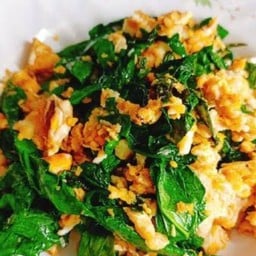 ใบเหลียงผัดไข่